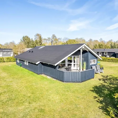 Сasa de vacaciones Roope - 800m From The Sea By Interhome