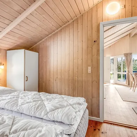 Сasa de vacaciones Roope - 800m From The Sea By Interhome